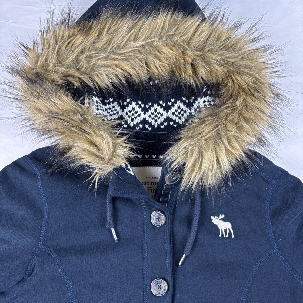 Y2K Abercrombie & Fitch Women’s Navy Sweater Hooded Jacket with Faux Fur Trim